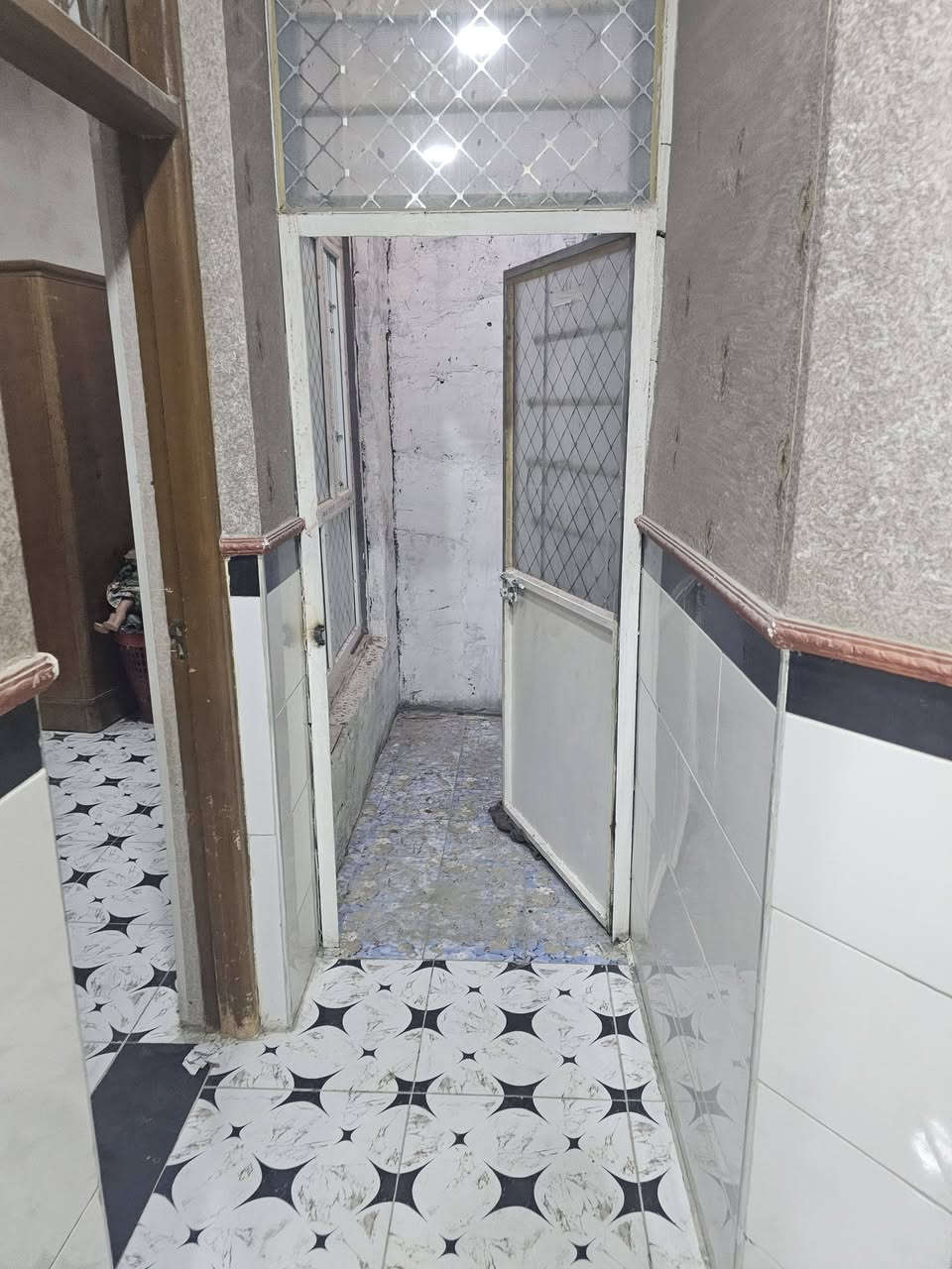 يالله
يعلن مكتب ابراهيم النصراوي للعقارات والمقاولات العامه 
التعقيب المعاملات 
عن وجود دار للبيع المساحة ١٢٠ متر
طابقين في حي جايد شارع الجامع 
يتكون الدار 
ستقبال 
مطبخ 
صحيات داخليه وخارجيه 
٣غرف نوم 
للاستفسار مراجعة المكتب مقابل البنزين خانه الميقات او التواصل ع الرقم ***********
