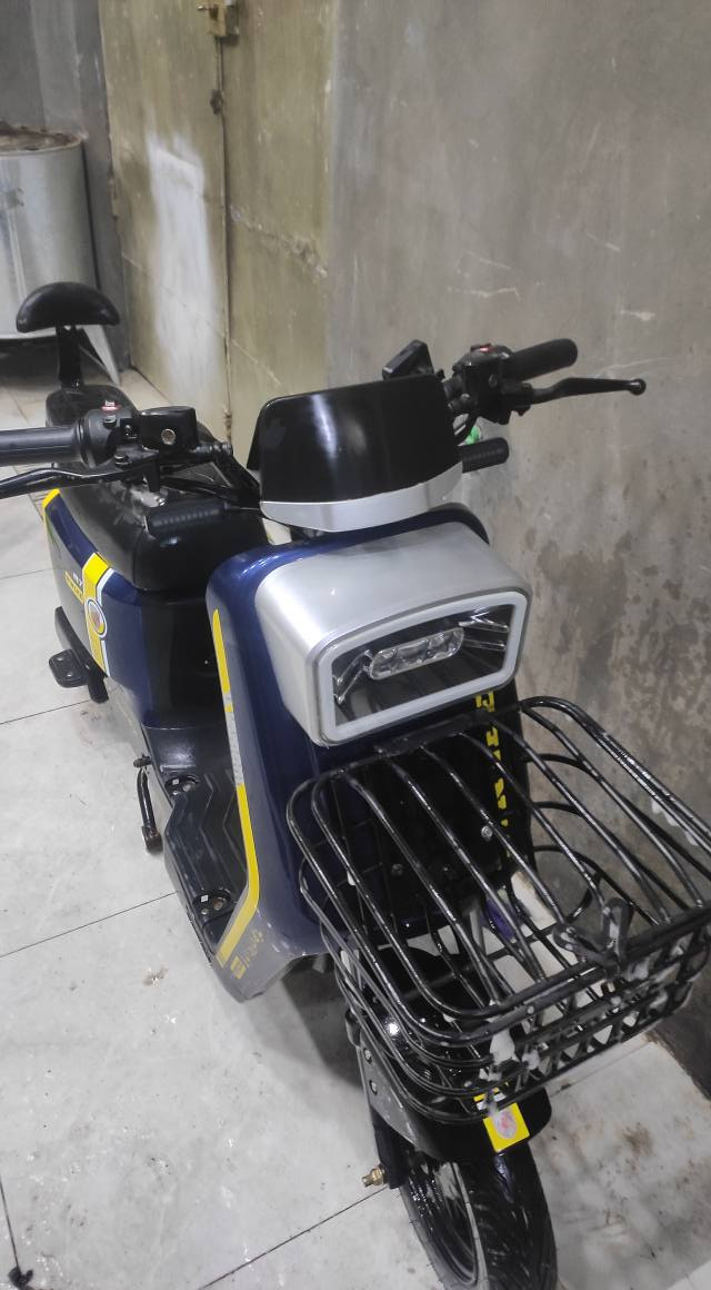 دراجة شحن R7 
الدراجة جديدة استخدامها قليل فقط اروح بيها للمدرسة وارجع وحالياً مكاعد اروح بيها لأن مطر يعني استخدامها قليل بطاريات ما متعوبات العدد 5 
العنوان بصرة قبلة حي القائم 
السعر 450
واتساب*********** البصرة, العراق
