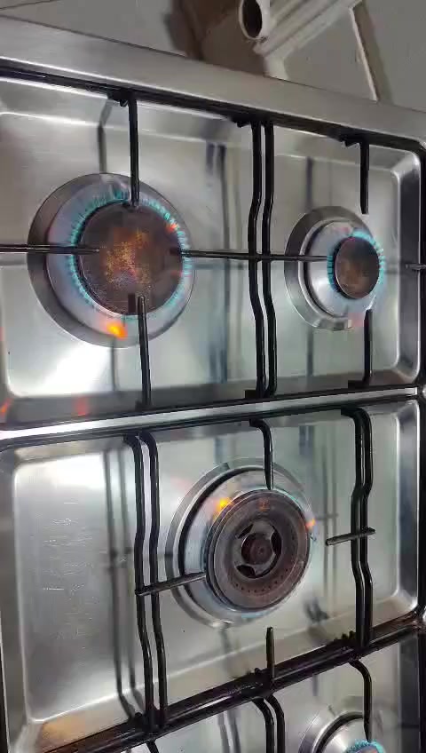 سلام العلیکم
غاز 5چاو  ابو فڕن بۆ فرۆشتن   200هزار  معامەلە
کلار مامۆستایان  
***********
پاکو بێ عەیب
