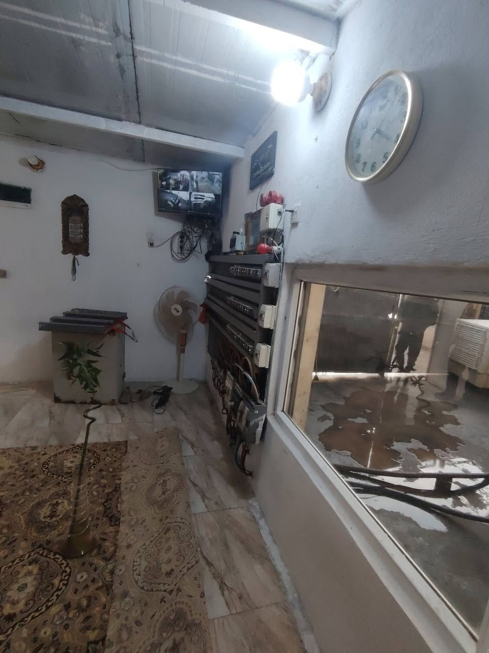 موقع فيحي الوفاء حمل 900 وقابل لزياده وغلب الحمل محلات يعني تجاري كابينات عدد 3 وقريبات علموقع 140 كيفي مسجل معه تقديم رفع القدره للسفسار عله هاذه رقم ***********
