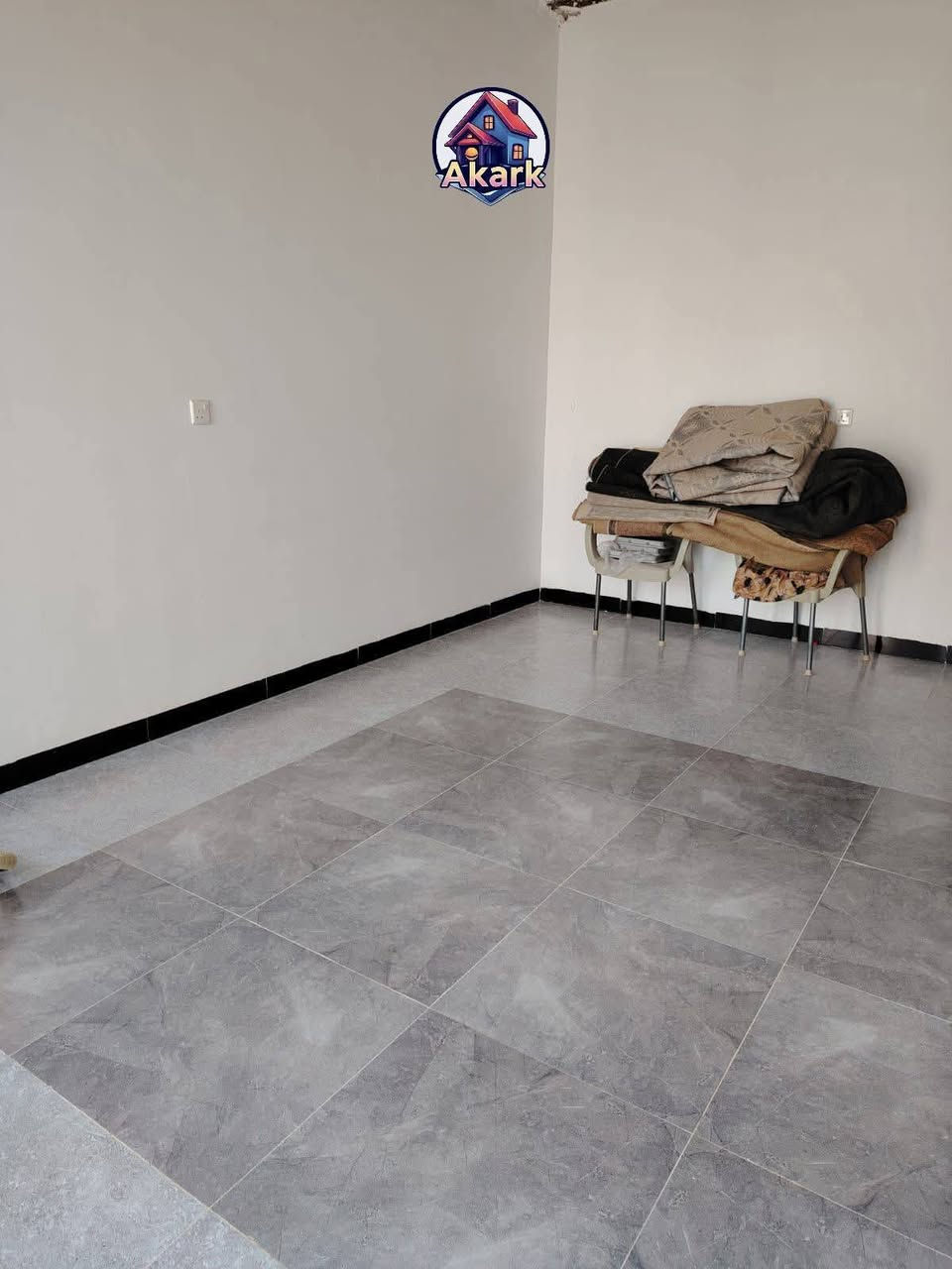 السلام عليكم بيت للبيع موصل قوسيات خربت عسكر زراعي حق التصرف سند (25) مساحه البيت (130) متر يتكون البيت غرفتين نوم استقبال سعر البيت (50) مليون بي مجال للاستفسار اكثر الاتصال بالارقام التاليه
(***********)
(***********)
