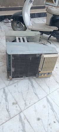 مكيف جنرال • طن ونص • يحتاج غاز