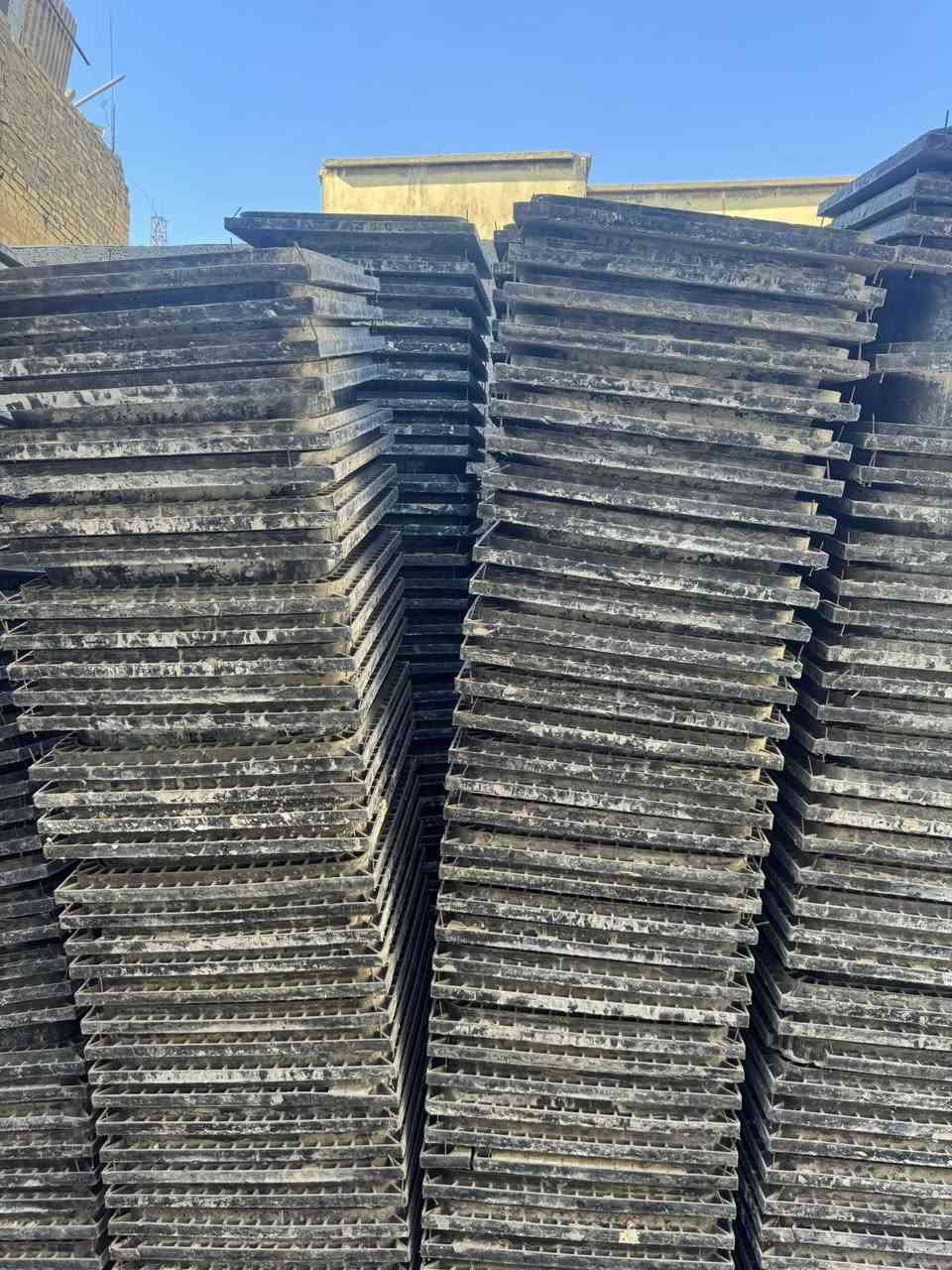 سلام عليكم 
1.قوالب كبوسات مال صب 
2.الحجم 60في 60
3.السعرالقطعه(9000الف دينار)
4.العنوان /بغداد /ساحه طيران
رقم الهاتف***********
***********
