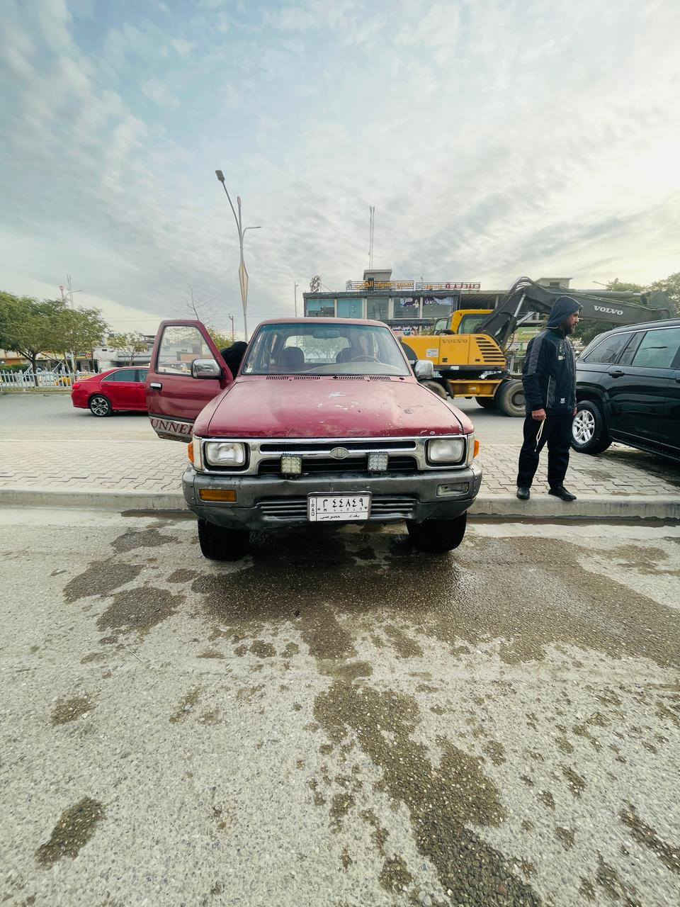 السلام عليكم
فور رنر موديل ٩٣
محرك   3y ينقص شي قليل
كير اوتو جام اوتو تايرات نص عمر صدرها نضيف
كهربائيات كلها شغاله رقم بغداد وسنويه عضم عاج
بس مااندل صاحبها مكانها تكريت سعرها ٢٢
***********
