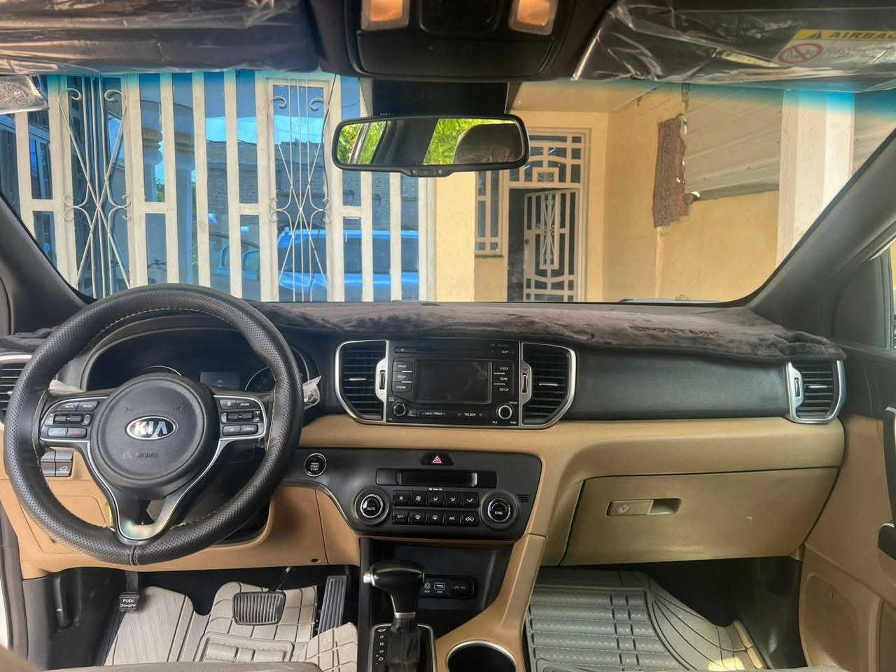 السلام عليكم من رخصه الأدمن سبورتج موديل2018 رقم بغداد انكليزي بأسمي تحويل ثاني يوم سياره مكفوله كفاله عامه والسونار مرفق بالمنشور المواصفات
بصمه عدد2
جنطه كهرباء 
زراك لايت 
سايد بريك رجل
وباقي المواصفات معروفه ألسعر190 وبيها مجال مكاني صويره للاسفسار الأتصال على الرقم ***********
