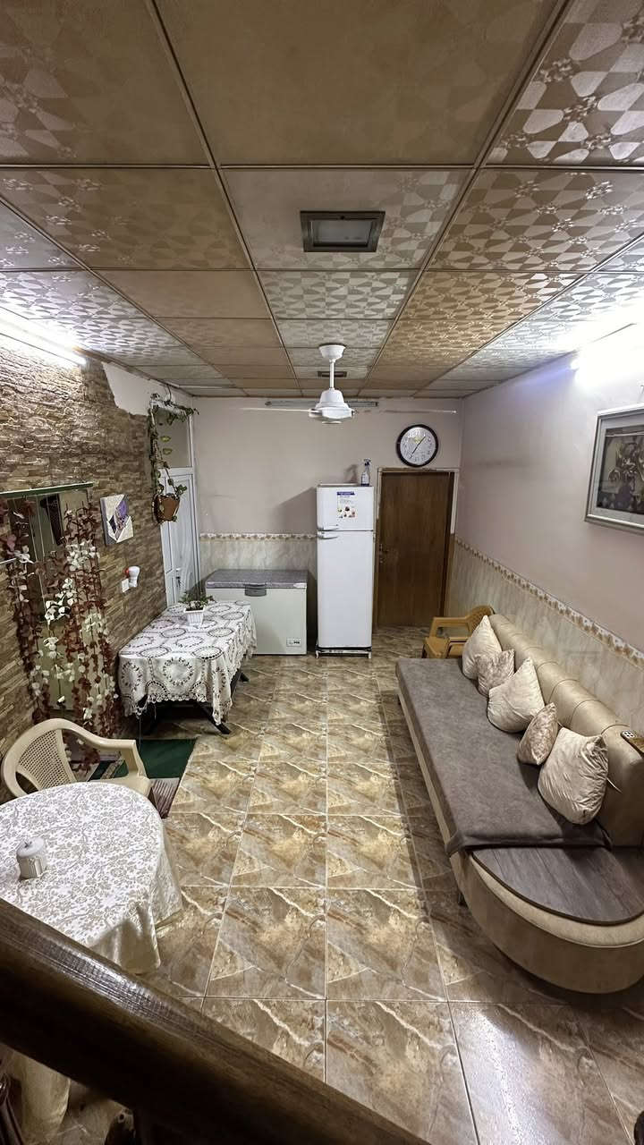 بيت للبيع في حي التحرير  قرب مدرسة رابعة العدوية.  شارع 6 م وليس فرع صبة ملك صرف طابو زهور 
المساحة 100 م طابقين 

الطابق الاول مطبخ واستقبال وهول داخي وغرفة نوم

الطابق الثاني هول و غرفتين نوم الاولى سويت داخل الغرفة
وحمام اخرى في الطابق الثاني 

مكلف بلنشر للاستفسار الاتصال :
***********/   ***********
