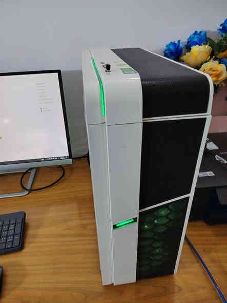 جهاز نظيف وشغال 100%، مناسب للدراسة والشغل وحتى البرامج الهندسية مثل AutoCAD وRevit وSolidWorks.
المواصفات:
 Core i5
GTX 1050Ti
 1T SSD
 8GB RAM
أداءه سريع وممتاز، جاهز للاستخدام بدون أي مشاكل.
للمهتمين أو للتجربة، راسلني على الخاص 
*********** وتساب
السعر 400،000 الف وبي مجال
ملاحظة فقط الكيس للبيع بدون شاشة
