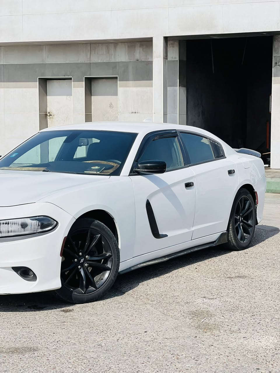 السلام عليكم
جارجر 20 رقم بغداد اصل 18

السياره جاهزه من كلشي تأخذها ما تصرف عليها 

المواصفات 

شاشه جبيره 

كشن حضن 

حساسات خلفي 

بعد اهواي مواصفات 

حادثها / جاملغ جهة السايق  والبنيد مبدل لغرض التحديث 

بيع او مراوس بتاهو حتى لو أدوات 15 وفوق 

السعر 185وقابل للتفاوض 

***********
