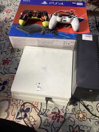 عندي بلي فور سلم.  اولاينن.   ذاكرته 500 جوستك 2 +وياه UPS جديد.   سعر...