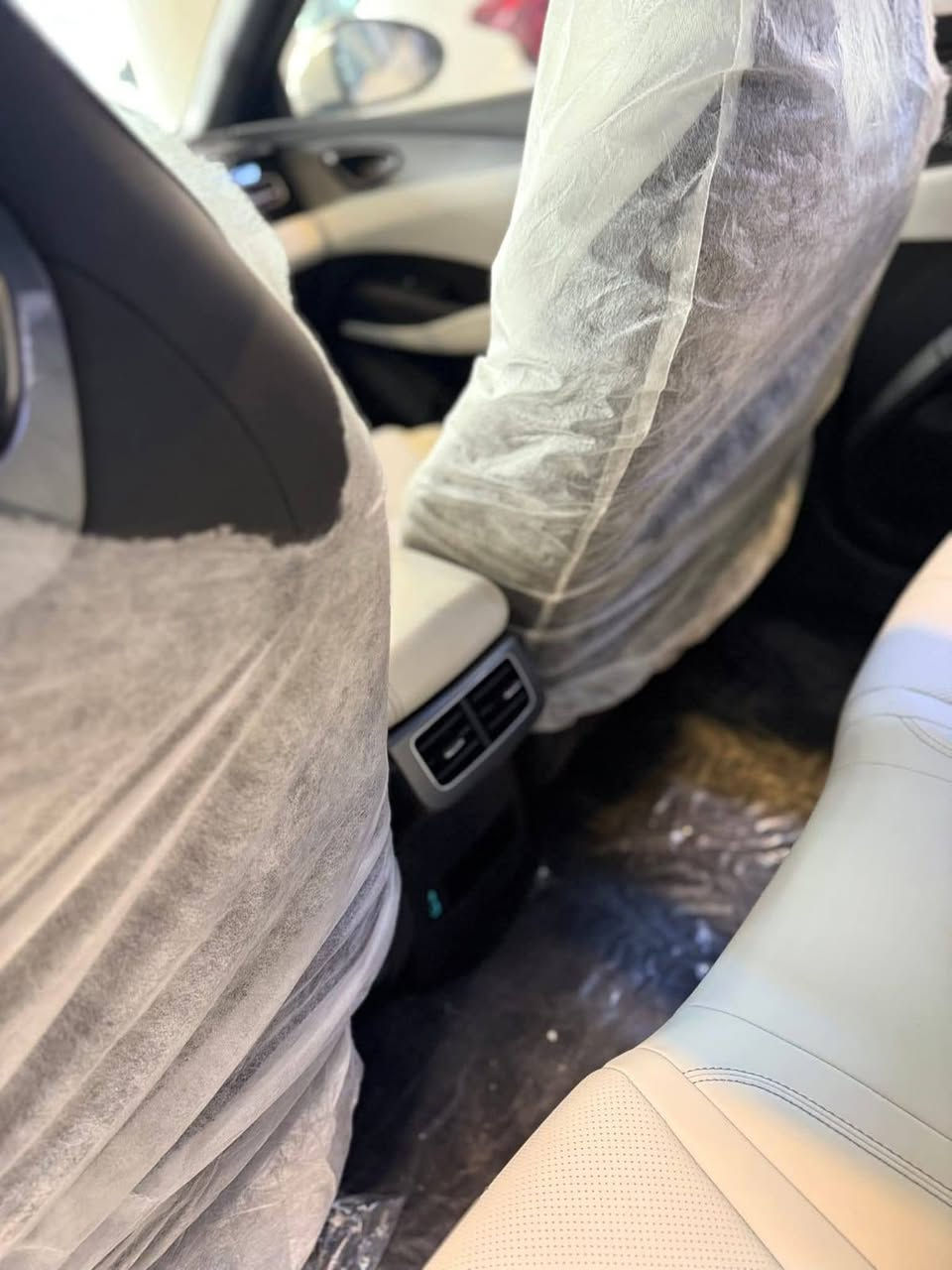 بي واي دي سيل 6 مرقم كامل بغداد 
بسمي تحويل ثاني يوم موديل 2025
عداد المسافه ٣٥٠٠ كيلو 

💎 ســعــر ✅ ::  الــرد تلقائي 📮

الموصفات 
٤ كامرت قماره حديد 
شاشه كبيره قلابه 
حساسات ٣٦٠ درجه امامي خلفي 
ويل كب اكروم 
داخل جلد ابيض مطعم ابسود 
كرسي السائق كهرباء 
بصمه وكرت و تشغيل عن بعد
شاحنه اصليه 
تبريد قطعتين 
شاشه معربه 
بجم فول LED
بكلايت متصل فول LED
مكان السياره بغداد 

رقم صاحب سيارة ::- ***********
