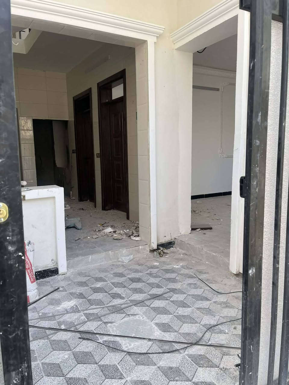 السلام عليكم جبنا لكم عقار المكان بغداد البياع منطقه الدوانم المساحه 100 متر يحتوي البيت على ثلاثه غرف نوم تسليم مفتا سعر 100 وبي مجال اي استفسار خابر على الرقم بواتساب🏡***********
