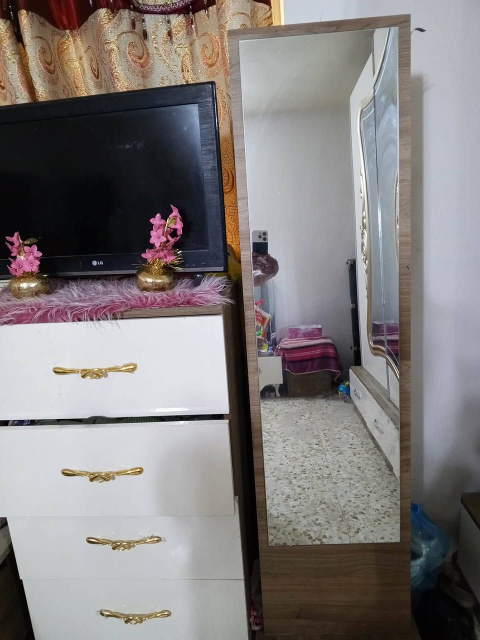 غرفه تركيه ٨ قطع نضيفه سعر ٦٠٠ العنوان بابل  ***********
