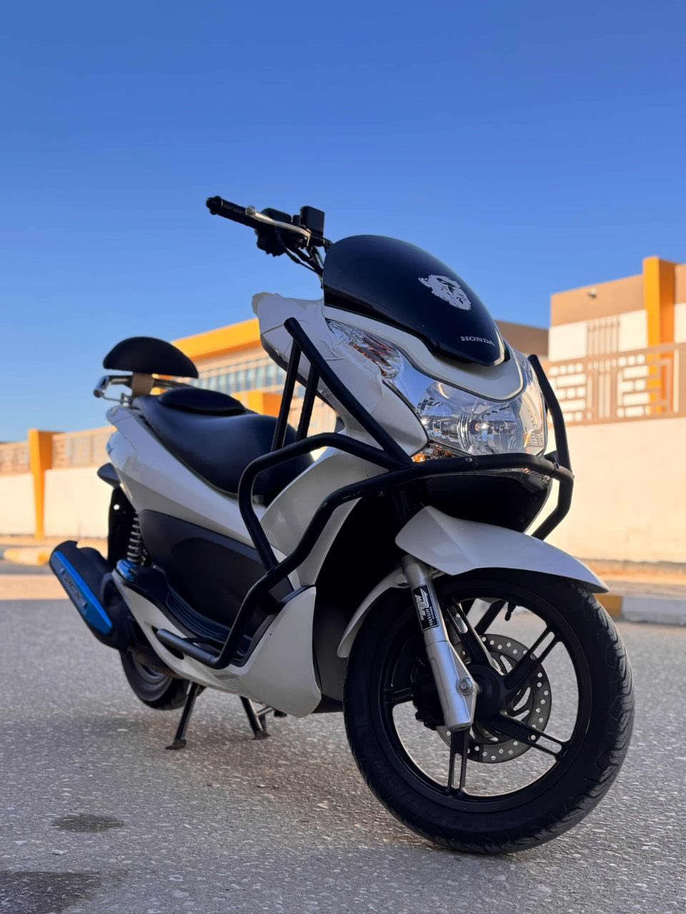 السلام عليكم للبيع Psx الدراجه بحاله الوكاله قبل ١٣ يوم نازله من الرمبه دراجه جديده كلش لا بيه صبغ لا تكحيل كلشي ما مفتوح بيه كله عل بلاد السعر 16 ورقه ونص وبيه مجال بسيط وكلشي اكو بالسوك *********** للستفسار👉
