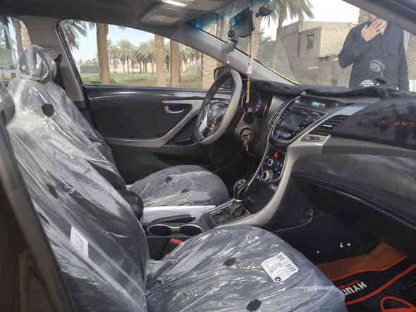 السلام عليكم 
النترا 2015وارد أمريكي حادثها بصيط طخه اماميه وطخه خلفيه السياره كلها ليبل واحد موجوده صور السونار وصور الحادث رقم بغداد نكليزي مصفر هيئه وغرامات السياراه فول مواصفات عده البصمه  فتحه تحكم ستيرن جهتين مثبت سرعة كير ومكينه وتبريد خير من الله تخم تاير وصدر جدد
السعر 115وبيها مجال حك جيتك العنوان بغداد نهايت شهدا البياع ***********
