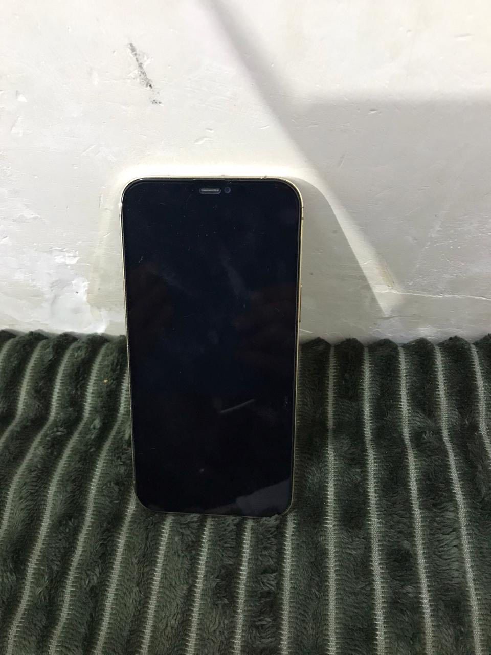 آيفون 12 برو ماكس للبيع أو امراوس الجهاز نضيف كلش مسبدل بطاريه اصليه والباقي كله مكفول ذاكره 128 بطاريه 100 السعر 430 وبيه مجال قليل المكان ناصريه مركز الرقم ***********
