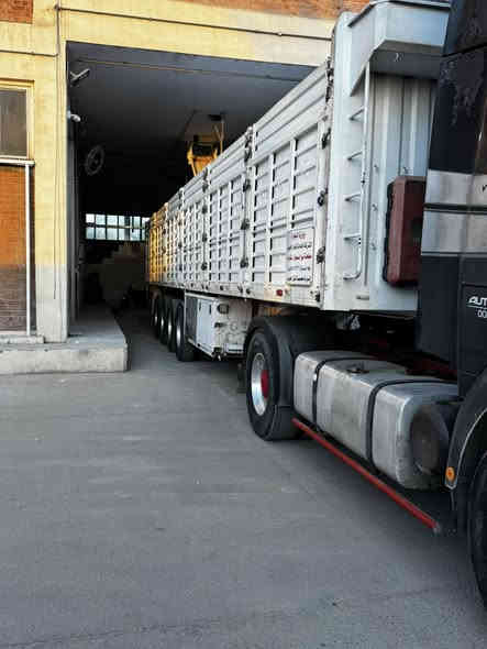 عربانه غسان البيع مديل 2023 ما مرسم عليه شي مع كتابه الهاتف.   ***********
