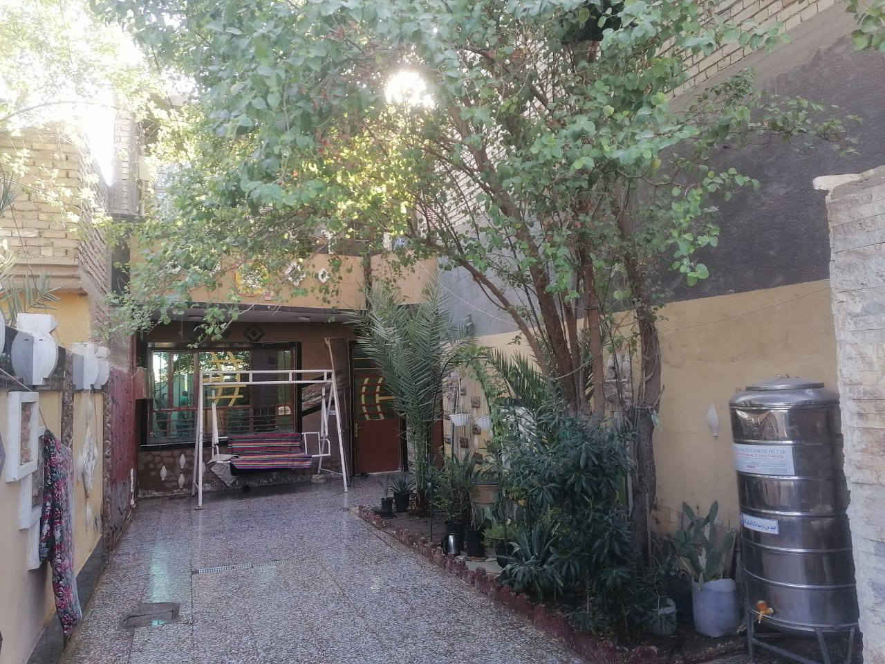 السلام عليكم
بيت للبيع مساحه 280 طالع منة مشتمل 50متر
باقي صافي 230متر البيت طابو زراعي
حي السفير على الشارع العام شارع 20 البيت الكفاءة والسفير
مقابل منتزه الكفاءة
ملاحظا البيت يباع وحدة أو مع المشتمل
للاستفسار ***********
