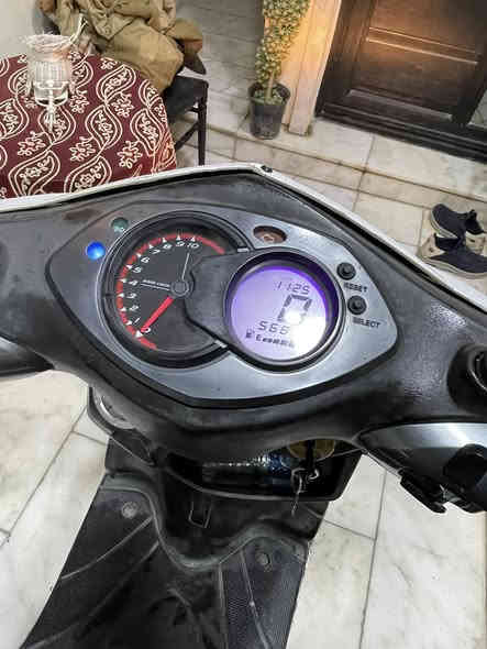 سلام عليكم لبيع سكنس فحل منشى { ياباني } الدراجه ابلاديه من الطول لطول كلها مختمه برغي مبدل بيها محرك مكفول تايرات جدد الدراجه ناعمه بشكل جديده تتعب تكول جديده مال جناي جيب فيتر وافحص كهرباياتها كلها شغاله السعر 650 ***********
— في ‏بغداد الكريعات‏.
