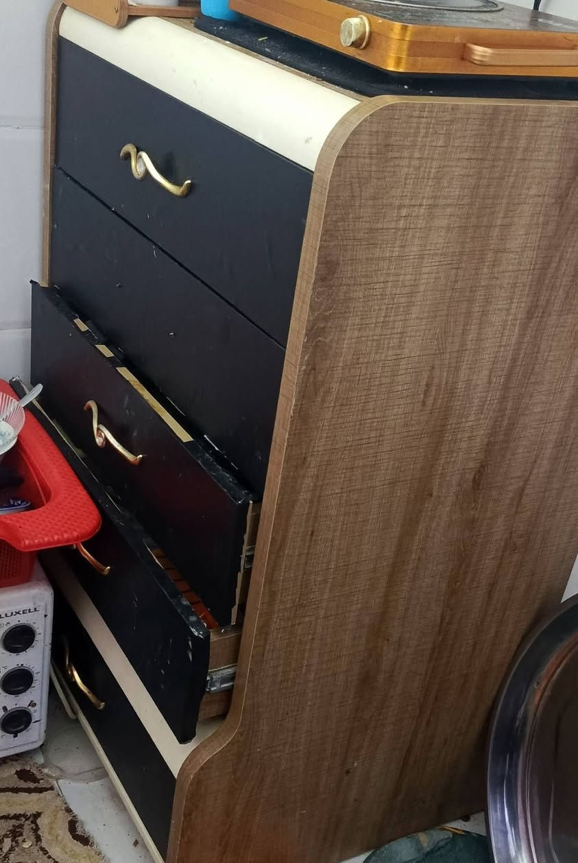 11 قطعه ضخمة الغرفة كنتور نضام سلايت وبلنص بي 6 رفوف ومجراتها خير من الله غرفه تخبل الله شاهد وثكيلة بيها ضرر بسيط ماشر عليه بلصوره وبيها بعد شازلون وطابورية ممصورهن مكانها بغداد الحسينية سعرها 750 قفل ماخذها بمليون


**إذا كنت صاحب هذا الإعلان وتريد حذفه لأي سبب، رجاءا أرسل رسالة إلى الدعم الفني**