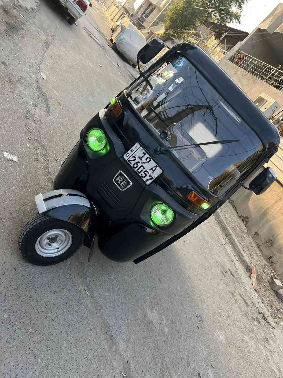 السلام عليكم تكتك لبيع مديل ٢١ شهر ١١ السعر ٨ مليون ٦٥٠ الف التكتك ما بيه اي ضربه رصعتين وعلى بارد فقط والمحرك خير من الله تجفيت بوشه وبستم فقط شركه رقم كربلاء تحويل ثاني يوم التكتك بسمي سنويه ورقم انكليزي التكتك موضحه بلصور والفديو النضافه مالته للستفسار الرقم ***********
