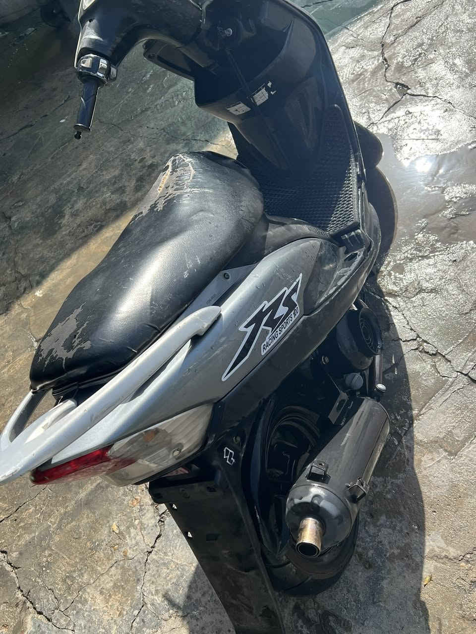 دراجه عدله للبيع مكينته بلاديه بيه سبايدر طاك  دراجه قفله 550 كهرابيته كله شغاله و الكفر بلادي موجود بس بي ملاحضه بسيطه رجائن الي مو شراي ليتعبني مكاني  بغداد البياع رقمي ***********@إشارة
