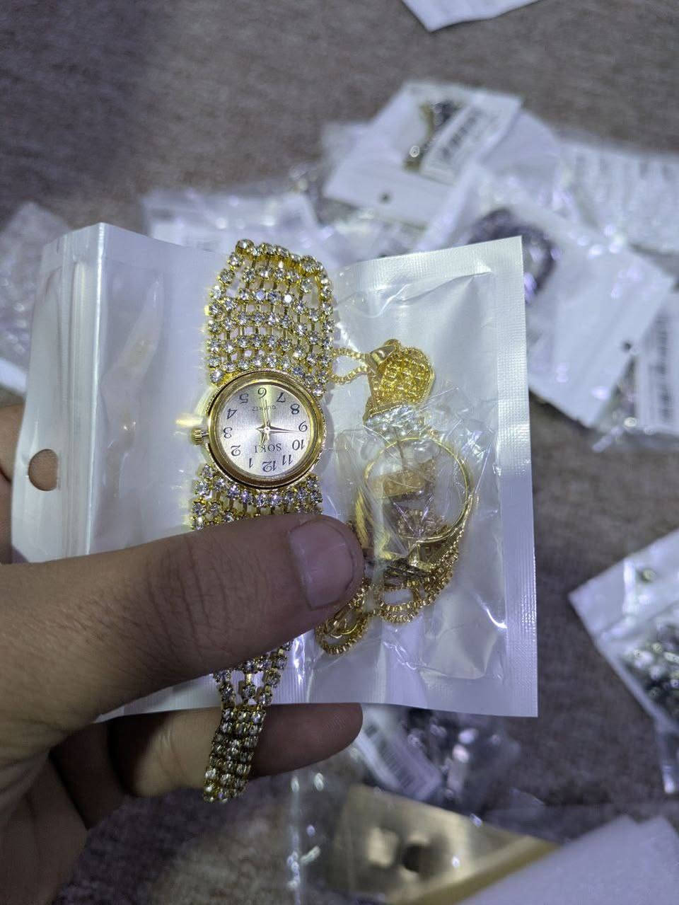 سيت ساعة و حبشكلاتة بهل جمال اليفيدة ينطينا بي سعر وياخده


**إذا كنت صاحب هذا الإعلان وتريد حذفه لأي سبب، رجاءا أرسل رسالة إلى الدعم الفني**