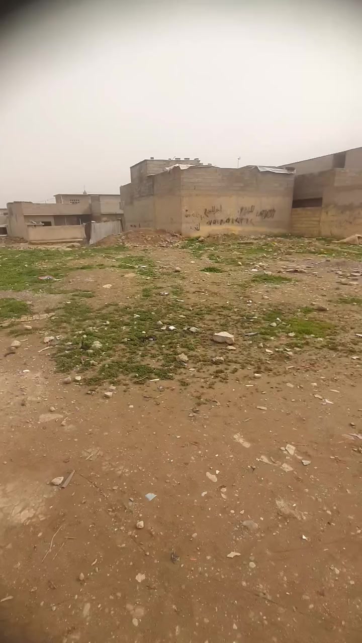 السلام عليكم أرض البيع المكان رجم حديد يم المجسر المساحه ١٠٠متر سعر مناسب ***********
