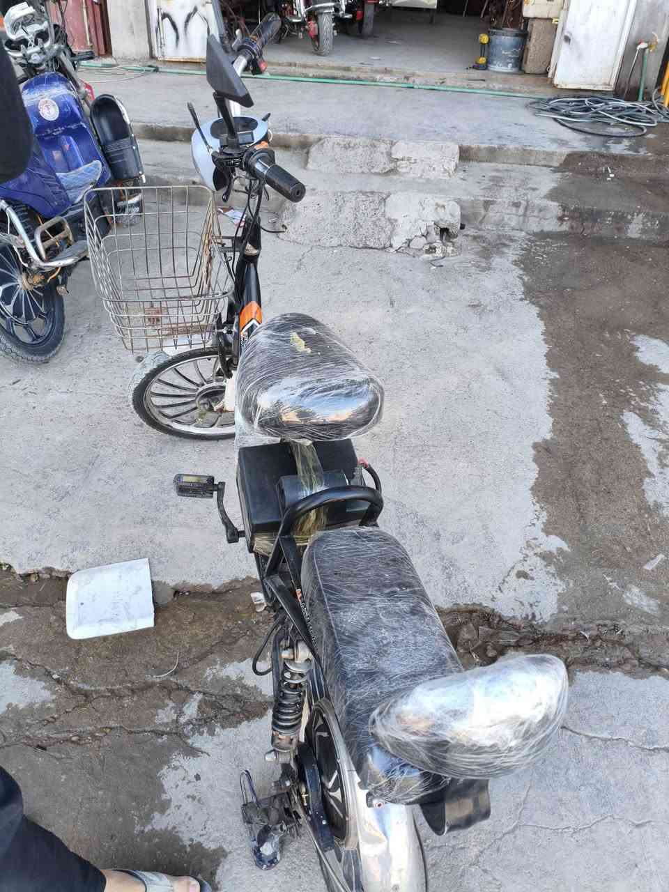 السلام عليكم
دراجه شحن للبيع الدراجه ماناقصها اي شي 
بطاريات فول عالفحص السعر 100 وبي مجال للطيبين للاستفسار ***********
