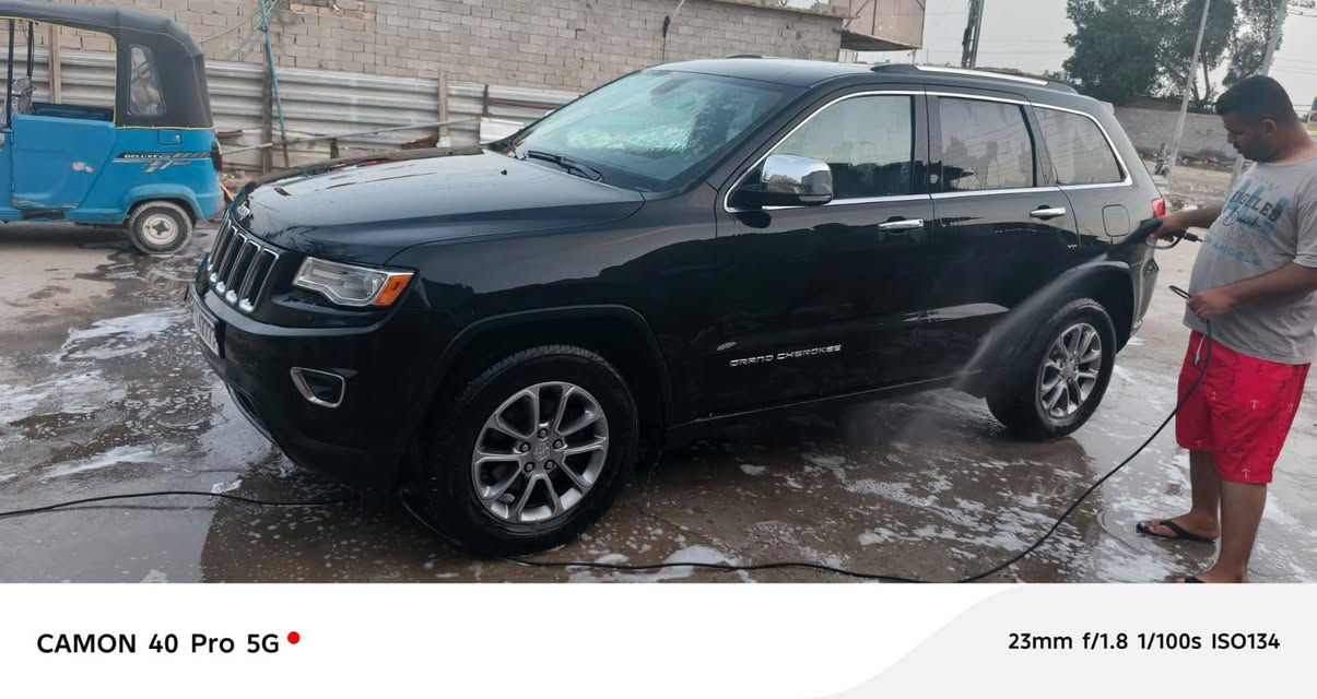 جيب لاريدو 
فول مواصفات للاخير 
2016
بانوراما 
شفتات 
تحكم ستيرن 
تشغيل عن بعد 
6 سلندر مكينه 3600
سيارة كفاله عامه من الكص والسرقة ولانتر بول وكفاله من الصبغ 
كفاله للاخير 
السيارة جاهزة للاخير 
السعر 130 
مكان السيارة البصرة 
***********
