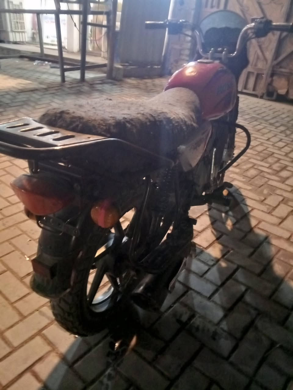 السلام عليكم بوكسر كوم حديد للبيع موديل 2022 بدون اوراق اتكفل حلال وحرام مكاني بغداد السعر 750 وبيهة مجال رقم الهاتف ***********
