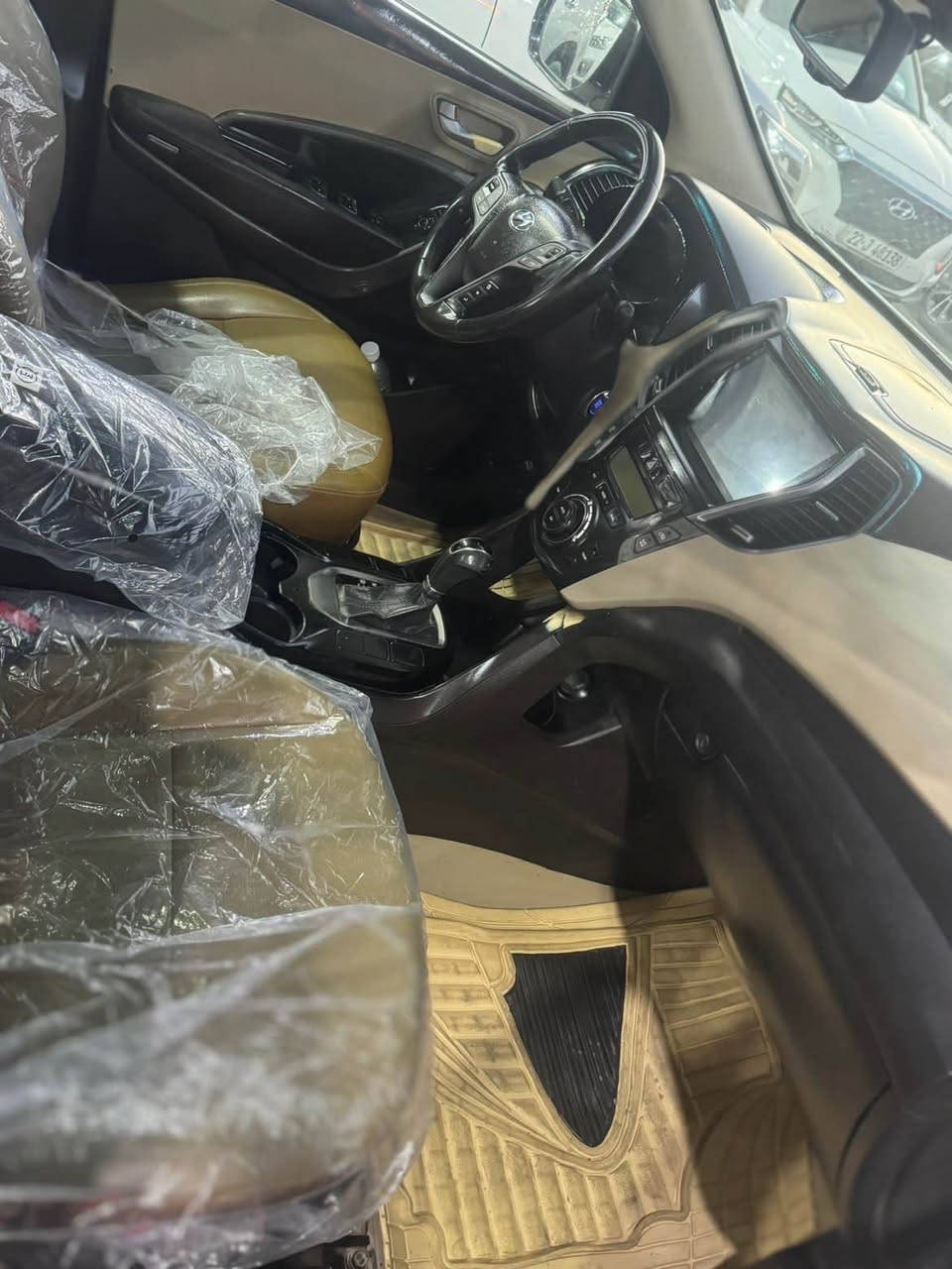 هیوندای سەنتافی ٢٠١٣ فولل مواسفات ٦پستۆن داخل مشمشی دەعامى لۆ دەعامی بەشەرت فەقەت ٢جێی کچکەی تەهدیل هەیە باقی هیچی دیکەی نیە مەکینە نەکرایتەوە رەقەم و سەنەوی تازە موعاملەکی کەمی تێدایە رەقەم*********** أربيل, العراق
