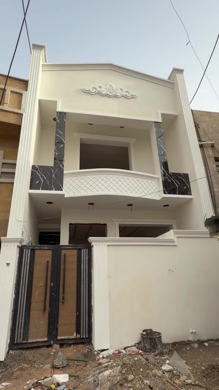 بيت 110متر للبيع واجه5،5 نزال 20 اربع غرف كبار و صاله ومطبخ و 3 خدمات بالمربع الذهبي بغداد الحريه دور نواب الضباط شارع زين العابدين السايدين بسعر مناسب الي يريد السعر يصلي ع محمد وال محمد و يتم الرد 
بناء درجه اولى ارضيات مرمر شابابيك المنيوم بواري الأمل الشريف كهرباء اردني امانه الله جاهز من كلشي مده التسليم شهر ان شاء الله 
#مكتب_القلعه
***********
الي يريد السعر يصلي على محمد و ال محمد يتم الرد تلقائي
