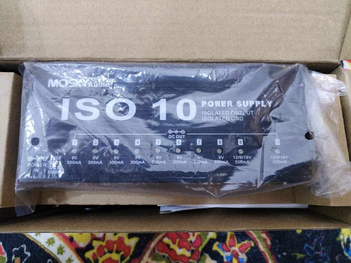 بيع وحدة تزويد طاقة "Mosky Audio ISO-10" جديدة وغير مستخدمة. الوحدة تحتوي على 10 منافذ للخرج المعزول وتوفر خرج لمجموعة من الفولتية (9V و12/18V) والمآمبير المتفاوت، مما يجعلها مثالية لتشغيل عدة أجهزة بنفس الوقت بدون ضوضاء أو تداخل. تأتي في التغليف الأصلي، جاهزة للاستخدام.