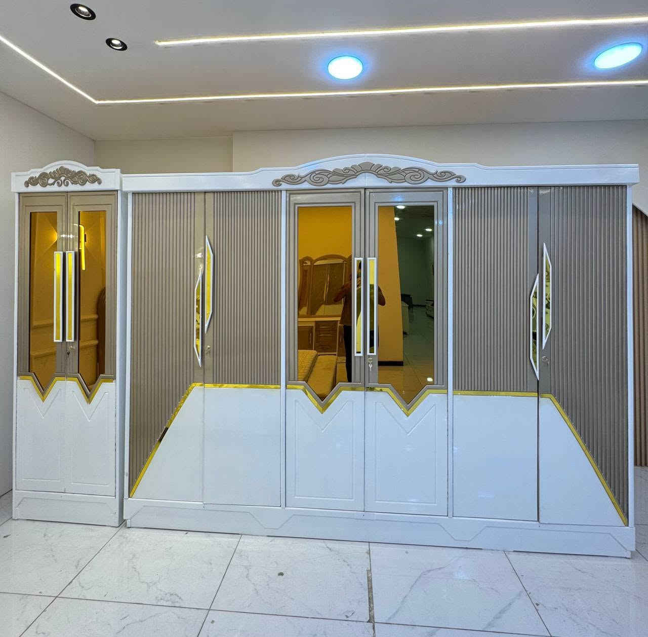 🌹 غرفة نوم أنيقة بتصميم عصري وجودة عالية 🌹

إذا تبحثون عن الراحة والأناقة بغرفة نوم وحدة، هذا الموديل راح يعجبكم ✨

✅ تصميم راقي ومميز
✅ خامات متينة وعمر طويل
✅ ألوان عصرية تناسب كل الأذواق
✅ سعر مناسب مقابل الجودة

📍 التوصيل متوفر
📩 للاستفسار والسعر راسلونا على الخاص ***********

لا تفوتون الفرصة، خلي غرفة نومكم أجمل وأفخم 💖

#غرف_نوم #اثاث_العراق #غرف_نوم_مودرن #غرف_عرسان #اثاث_منزلي اربيل بغداد الموصل البصرة كركوك
