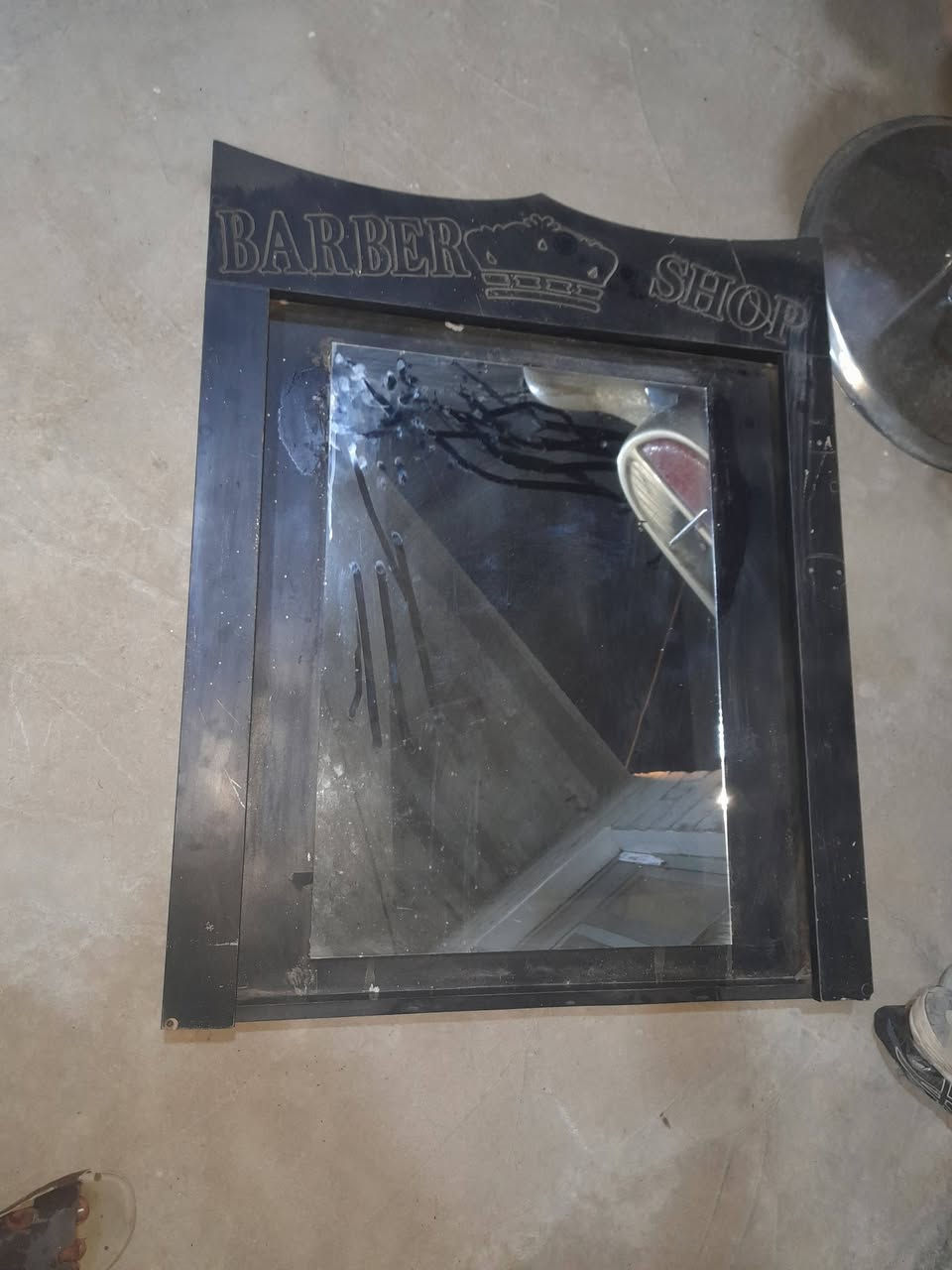 السلام عليكم
ميز و مراية للبيع السعر ١٠٠ نهائي مكاني بغداد المحمودية ناحية الرشيد 
***********
