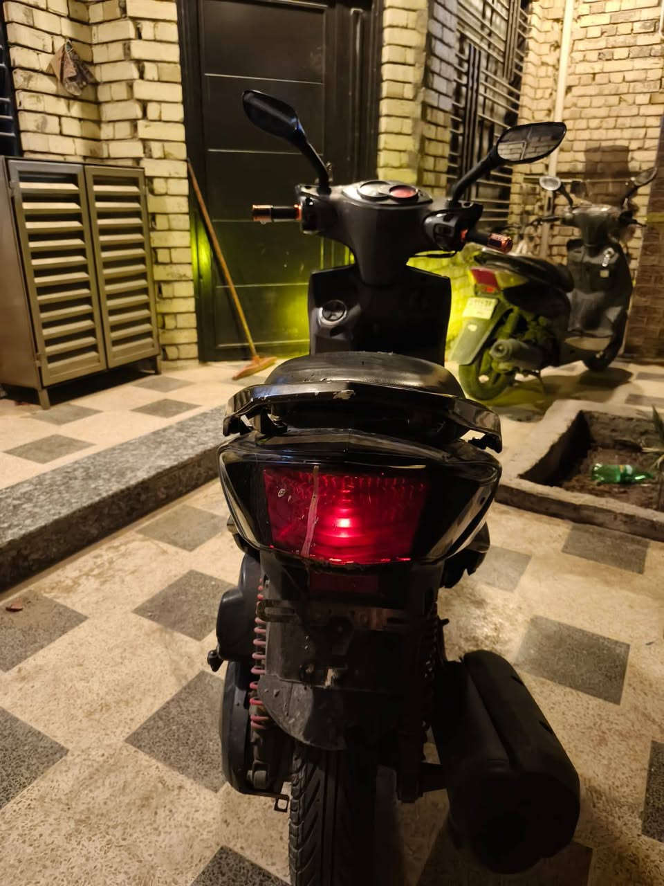 سلام عليكم إعادة النشر بسبب الوعود الكاذبه
دراجه سكنس فحل للبيع ب550 وبيهة مجال دراجه جاهزه سلف هندر لانضوح لاتبخير لاتنقيص بيه نواقص بسيطه  مكاني بغداد المحموديه اتصل واتساب فقط ***********
