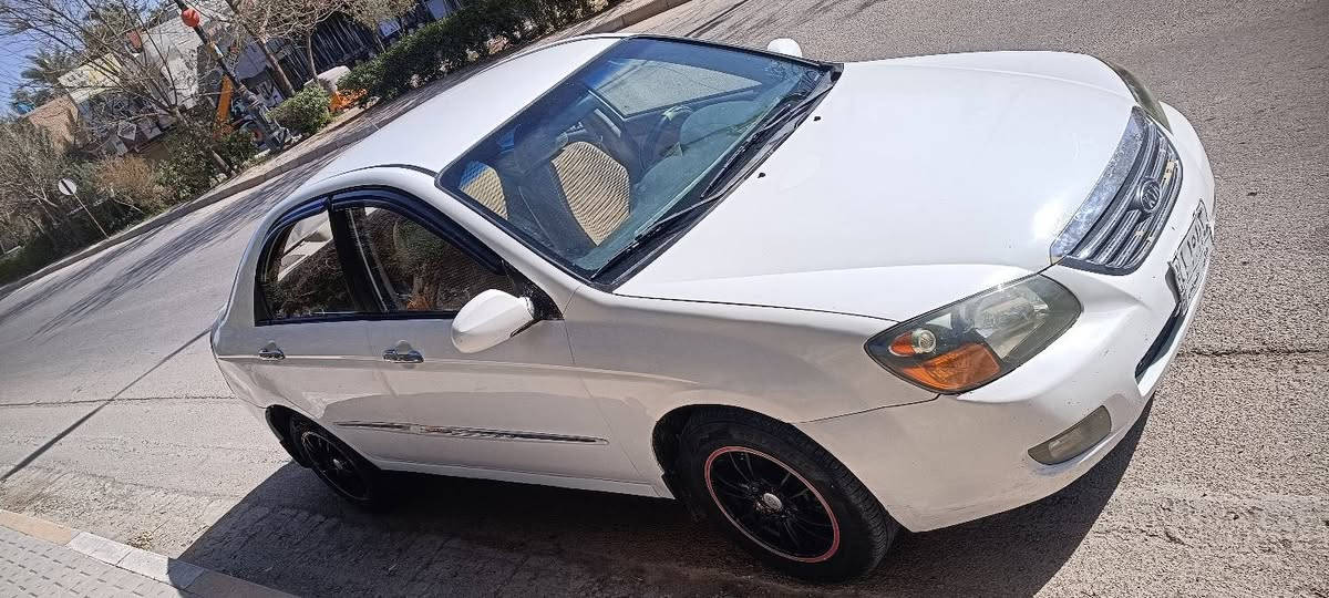 سيراتو 2008
محرك 1600 دكشن عالي 
ضرر جامرلغ خلفي بدون دواخل 
وبيهة قطع صبغ ابيع حزام
محرك وكير مكفولات 
تبريد ثلج 
تدفئة شغالة 
شاشة وكامرة 
تخم تاير جديد قبل أسبوع شادة
دوشمة كشنات وكاعية جديدة 
السعر 78 وبيهة مجال حك الجية فقط 
مكاني ديالى خان بني سعد 
***********
