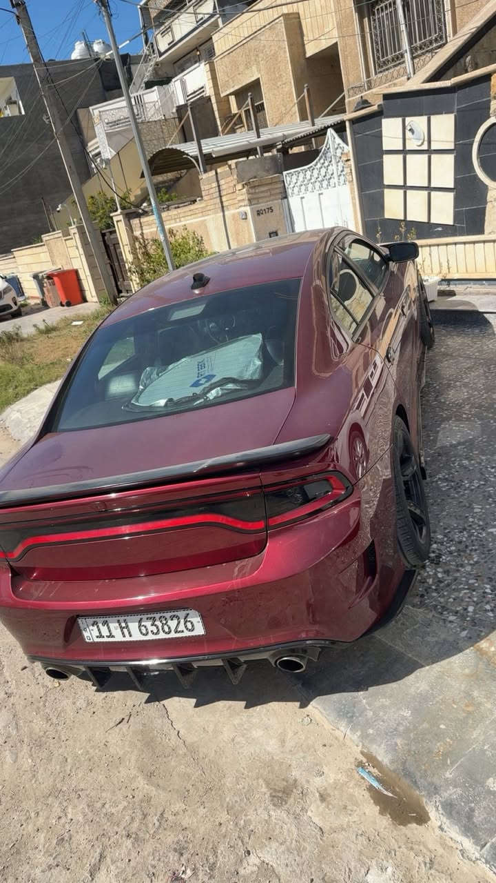 يالله 
سلام عليكم 
بيع او مراوس 
جارجر دايتونا 6400 موديل 2020 رقم بغداد باسمي هزه جديده ورقم انكليزي 
ممشى السياره 68الف كيلو 
سلايد 
فجوج بريمبو 6 بستم
كشنات شامواه وجلد تدفئه +تبريد +خزن ميموري
دركه حرف D +مقاعد كهرباء +تدفئه مقود 
مراه قابله للطي عند الرجوع للخلف 
انظمه المود درايف +لانج كنترول
شاشه كبيره +حساسات 
فول الفول عدا الرادار 
_________________________
كزوز السياره موبار بلادي +شوته موبار مفتوحه بلاديه 
عليها لايت متغير +عين الشيطان 
اويل كاج كان 
بالنسبه لأمور برمجه أكيد عليها برمجه سيفتي وبرمجه مراوح +ولف حماوه ريسنك 
دهن السياره جديد ما صار سبوع من مبدله 
بلكات جديده ريسنك 
عليها بوابات كاتم صوت يم علي وادي 
عليها لحايه جانبيه srt +زعانف خلفيه +دفيوز 
فيت بم جديد 
باتري جديد بعدله سنه كامله ضمان 
تنضيف ونزلات جديد 
زوج تايرات الأمامي جدد بس الخلفي نص عمر 
_______________________
صور ضرر السياره بالمنشور بدون ايرباك وبدون دواخل 
جاملغ جهه السايق ومصبوغ +بارد بالباب الخلف السايق ومكحل +رصعتين صغار بالجاملغ الخلفي اقل نص اظفر 
استفسار ***********
