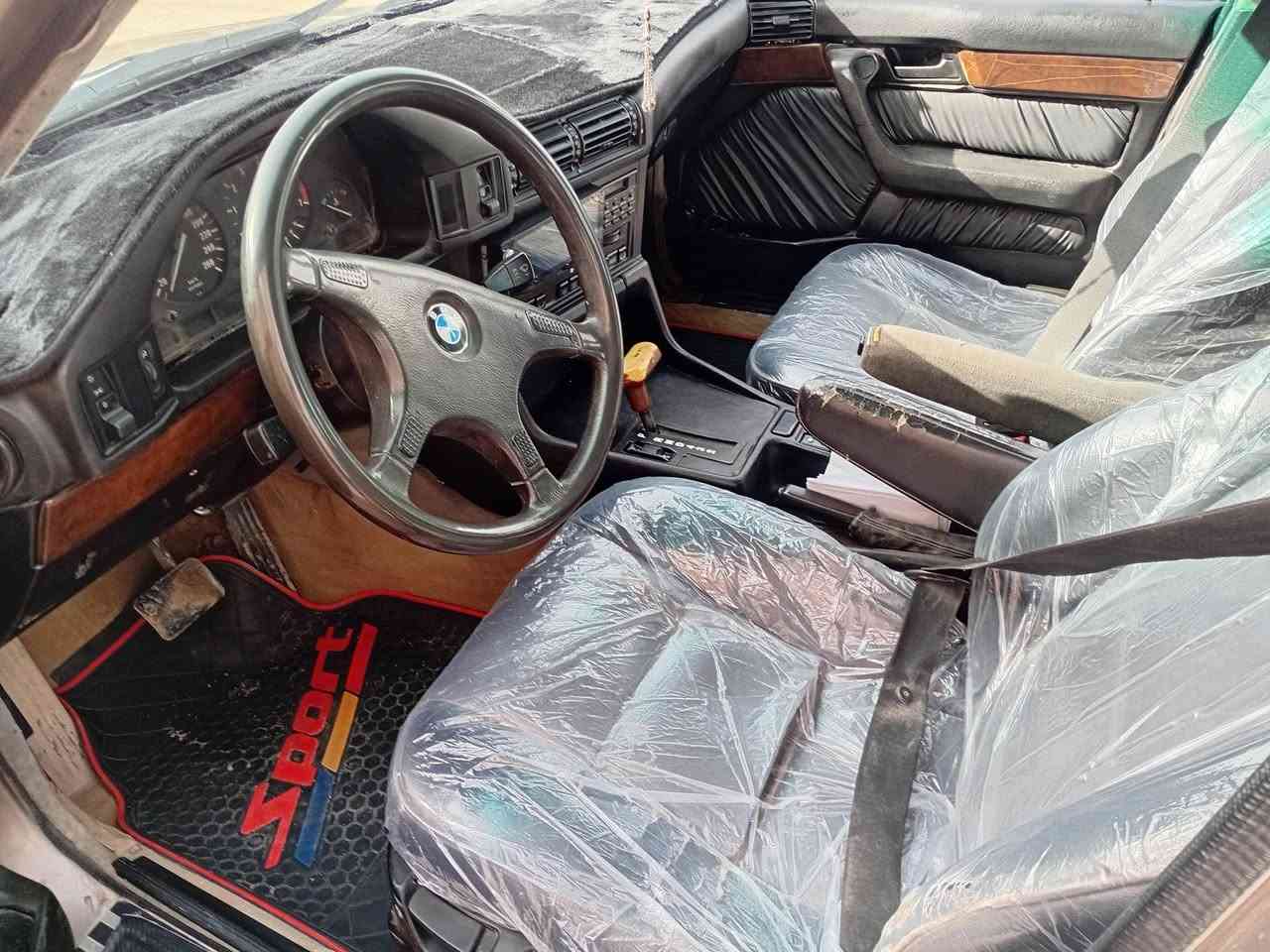 السلام عليكم بي ام حجم 525 موديل 91 رقم ديالي انكليزي تحويل مباشر اصل تبريد بدون فتحه محرك مفتوح كير اوتماتك مكفولات سنتر لوك صدر جديد تخم تاير دواخل جديده اسود جلد  سياره جديده بالعافيه على ياخذها سعرها 58 وبيها مجال اللشراي ***********
