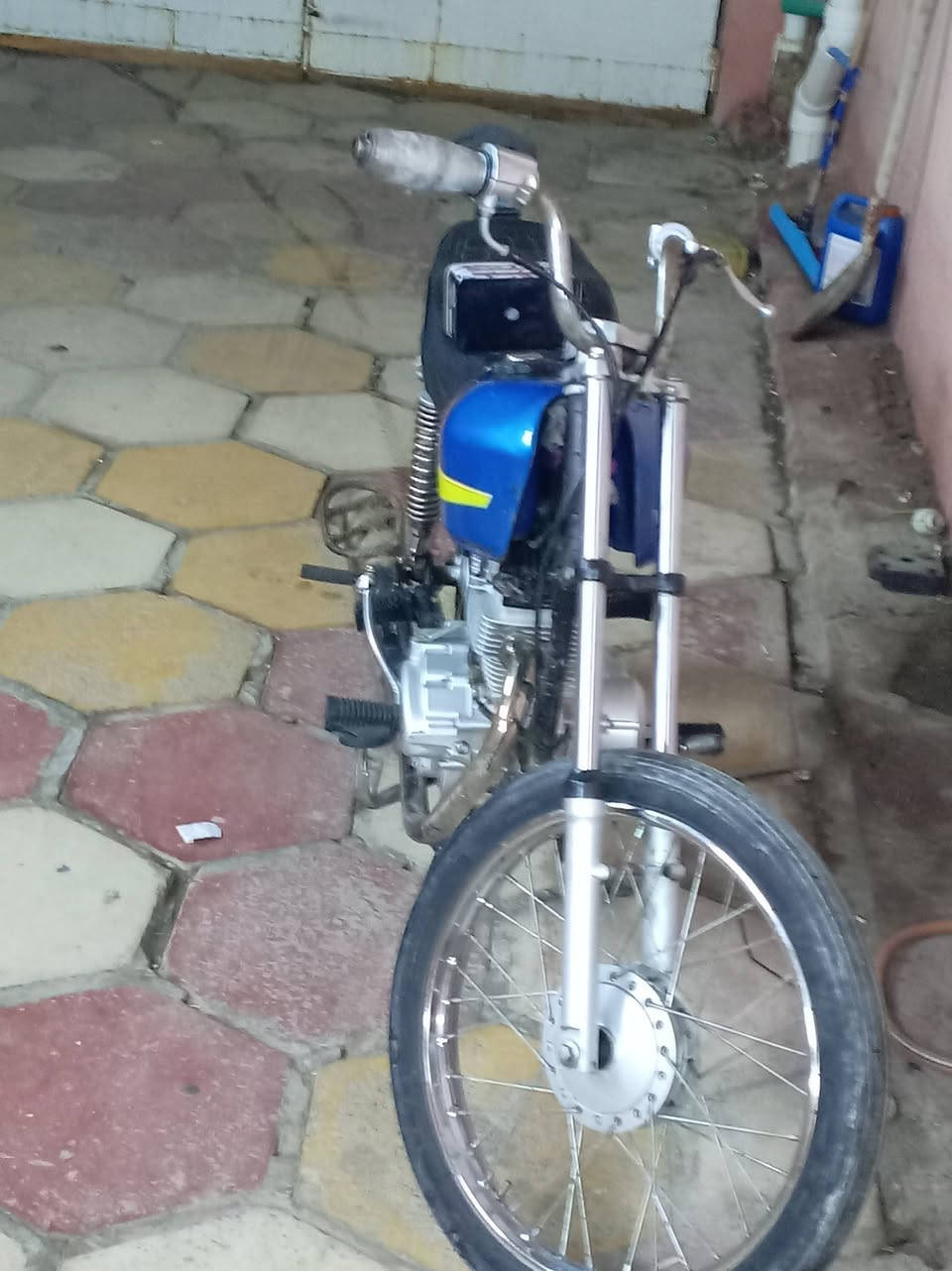 السلام عليكم شباب للبيع ابلادية نامة شلامجة بس المكينة موالهة ولباقي كلة بلاد 2021 بطلة مودراجة تجي وتشوف قفلهة بدون مداهر 575
***********
