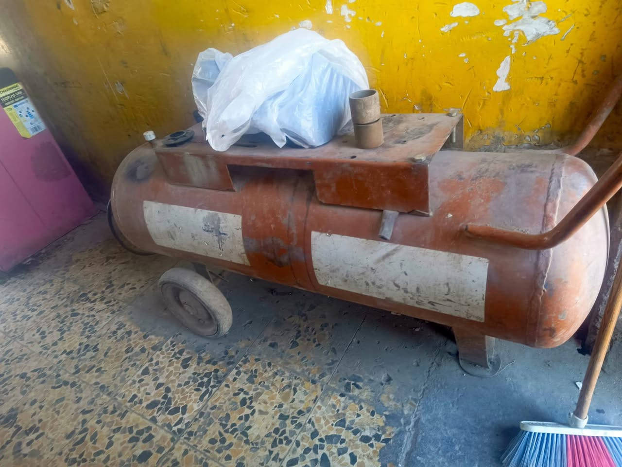 السلام عليكم
غراض محل كامل حته صوندات وياه 1200 رايدهن الي يفيدنه بخدمته رقم *********** النجف ملعب النجف القديم
