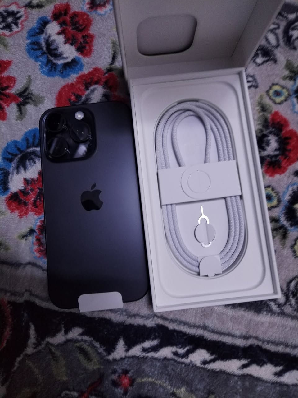 سلام عليكم ايفون 16 برو ذاكرة 256 جهاز ما مشتغل ابد فقط الليبل مالت الكارتونة مفتوح اما الجهاز ما مشتغل رسمي سعر مليون و 150 مكان مدينة الصدر ***********
