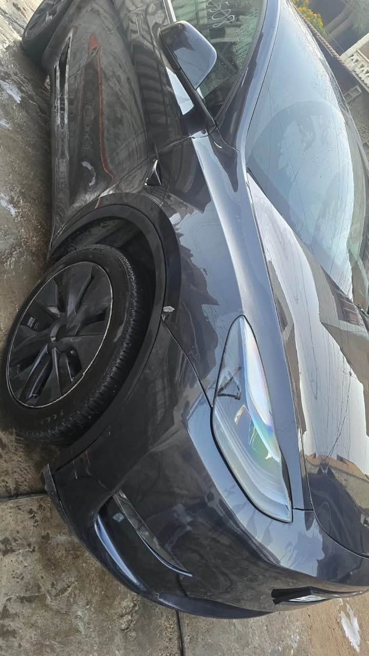 تسلا موديل Y 2024
لونك رينج بطارية كبيرة 
ضربتها خشم جاملغ فقط.
معدل بارد بدون صبغ بدون تكحيل 
حاليا طخه بيهه  بالعراق باب سايق  طخه بسيطه و خفيفه  تنسحب بيً دي ارً فقط السياره مكفوله كفاله عامه 
 ماشيه 25.000. مايل
السياره متروكه مال بيت محد طالع بيهه 
سعرها٢٣٥   وبيهه مجال بسيط  
مكاني بغداد حي اور ***********
