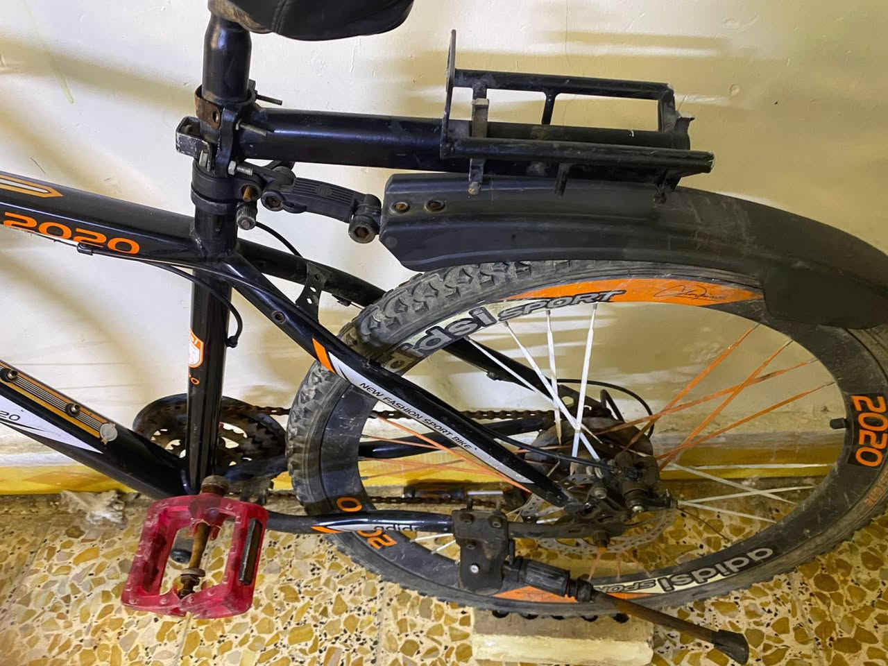 بايسكل كنت جبلي نضيف للبيع
السعر 80 الف وبي مجال بسيط


**إذا كنت صاحب هذا الإعلان وتريد حذفه لأي سبب، رجاءا أرسل رسالة إلى الدعم الفني**