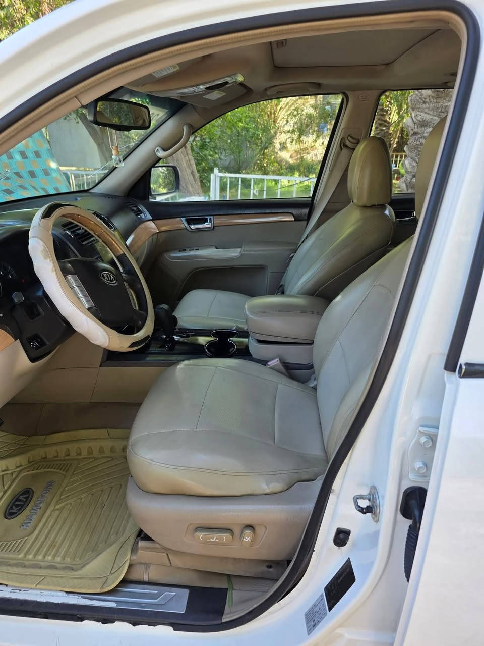 موهافي 2012وارد خليجي سياره فول مواصفات واحد على واحد فور ويل سياره رقم بغداد دولي جديد ماشيه 160السعر 147مكان السياره ذي قار السياره جاهزة من كلشي كير مكينه حداديه تخم تاير جديد السياره جاهزة رقم هاتف***********
