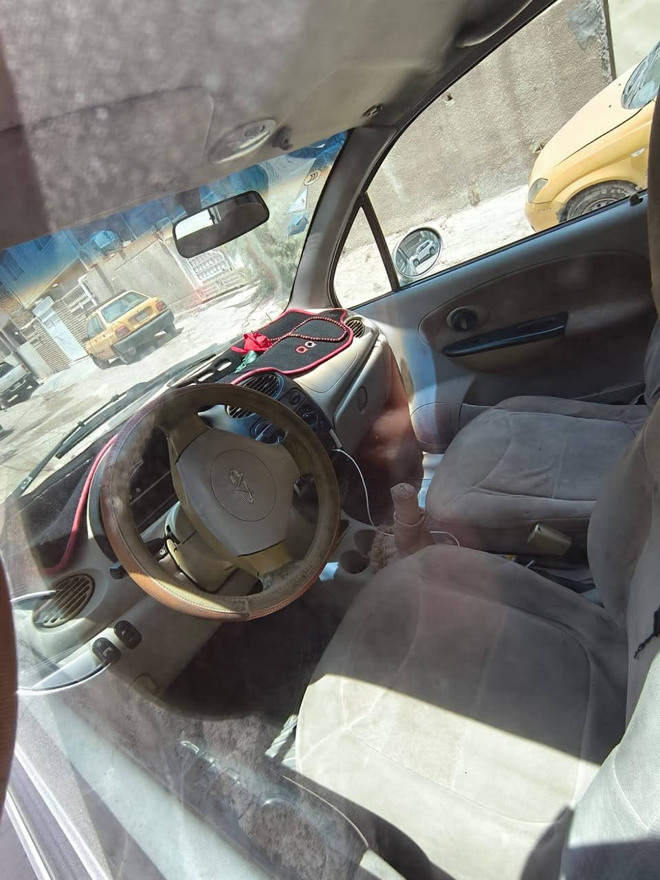 السلام عليكم للبيع سيارة شيري QQ موديل١٣سيارةجاهزةكيراوتو مكينة تبريدكربائيات تخم تاير السعر٢٩وبيهة مجال بصيط عنوان بغداد رقم***********

