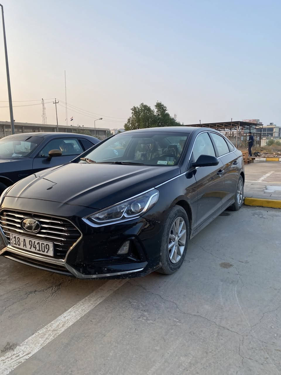 للبيع …. 
سوناتا 2018 
وارد أمريكي مواصفات نص فول المعروفة 
حادثها بنيد تبديل وجامرلغ صبغ 
مكينة 2400 GDİ
 زنون عالي تبريد شغال كامرة خلفية 
‭0778 063 6466‬
