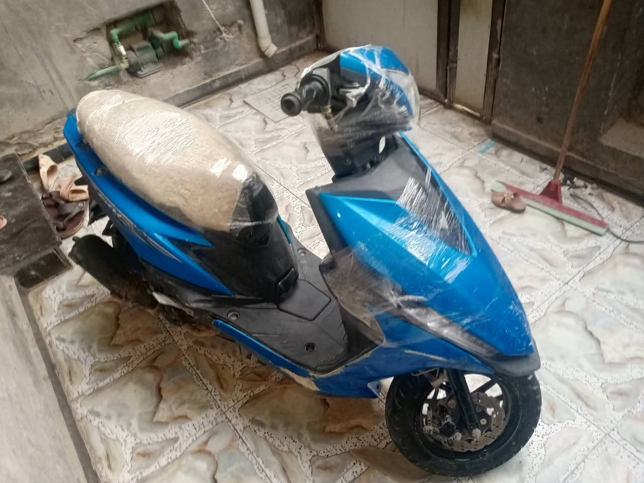 كربلاء للبيع هاي دراجه 
السعر 350 وبيها مجال 
***********
