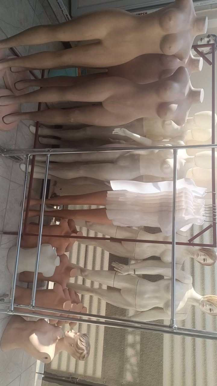 سلام وعليكم تصفيه مال محل ملابس صيفيه ومليكانات لبيع لتصال عله رقم الهاتف *********** لعنوان واسط العزيزية بيع سريع
