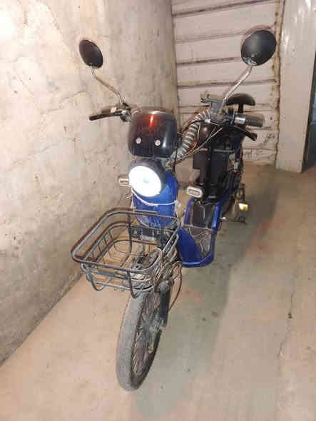 دراجة شحن الحجم الكبير 20
جديد نظافة 100% الشحنه الوحدة تمشيك ٢٨ كيلو
٤ دبلات خلفي 
لد ابيض 
٤ اشاير ليزري 
استاند وشاحن موبايل 
دبل سويج وبصمه
تشغيل عن بعد
قفل سرقات ذاتي
انذار مبكر
السعر ٤٠٠ وبيها مجال *********** واتساب
العنوان العمارة /العوفية
